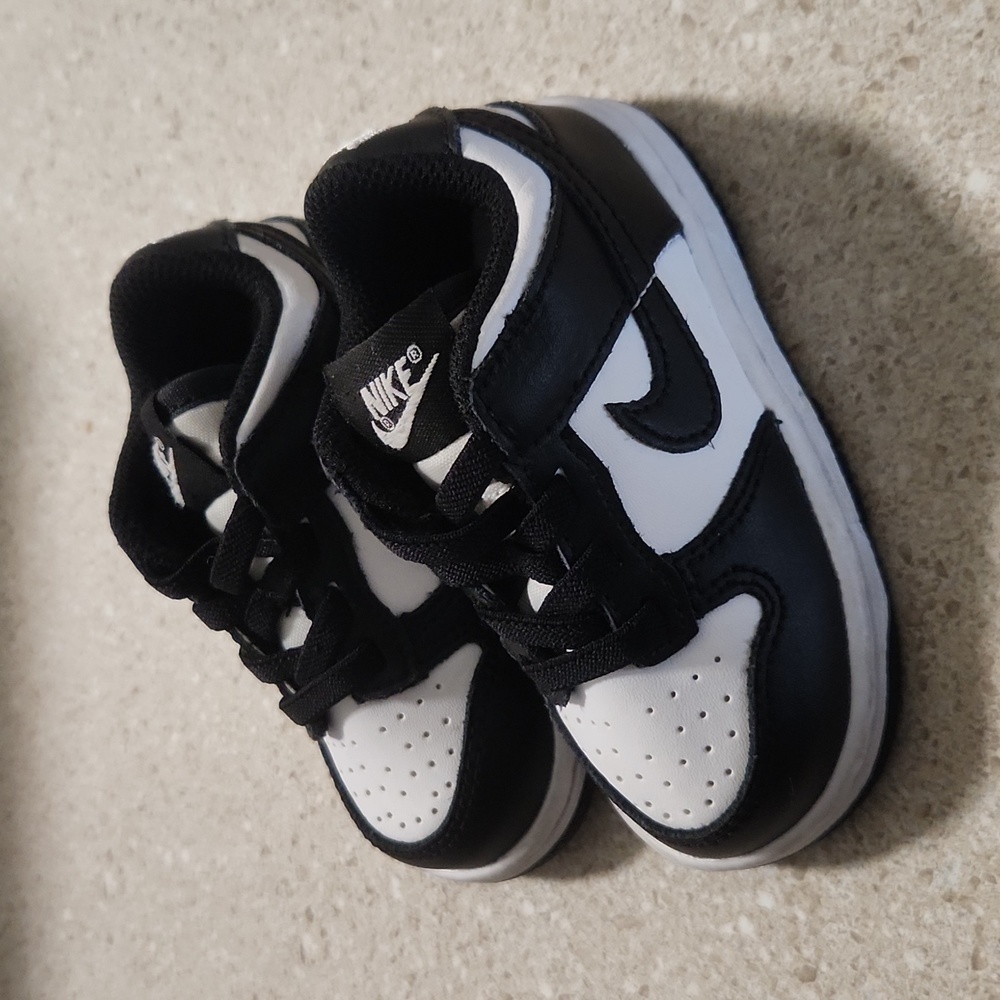 Nike panda dunks